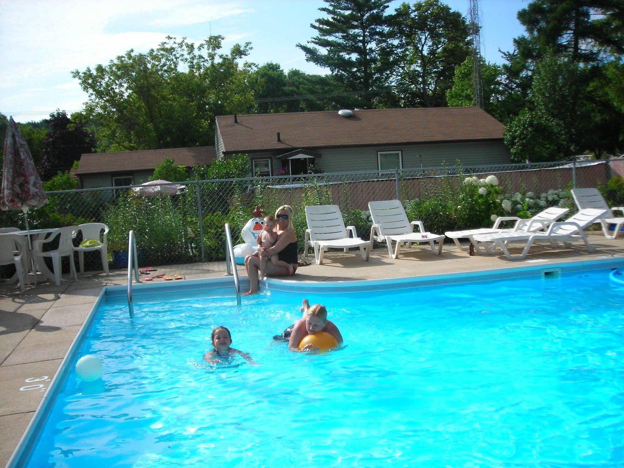 Deer Trail Motel Wisconsin Dells Zewnętrze zdjęcie